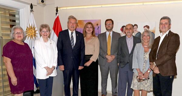 La Nación / Inauguran la muestra “Mujeres” en la Embajada de Uruguay
