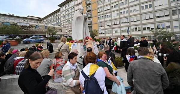 La Nación / El papa Francisco reaparecerá mañana en público desde el hospital para el Ángelus