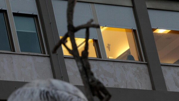 Papa Francisco saludará desde una ventana, la primera aparición desde su ingreso al hospital