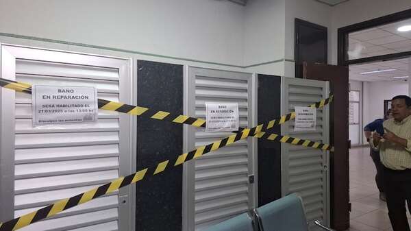 Hospital Ingavi: habilitan baño tras hecho de presunto vandalismo - Nacionales - ABC Color