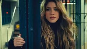 Shakira conmemora el primer año de Las mujeres ya no lloran con el video de Última