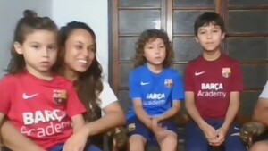 Barcelona invita a tres hermanos para ir a la Masia y padres piden apoyo económico para viajar