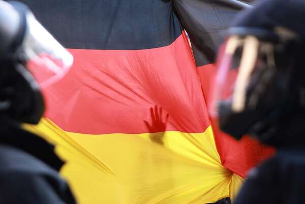 Unos 40 detenidos en manifestación neonazi y contramanifestación en Berlín - Mundo - ABC Color