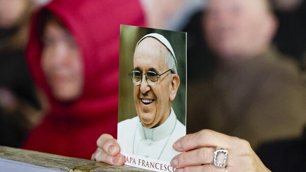 El papa Francisco será dado de alta este domingo y seguirá la convalecencia en el Vaticano dos meses
