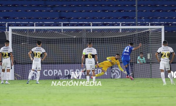 Versus / Olimpia recibe otro duro golpazo ante Nacional y lo celebra Libertad