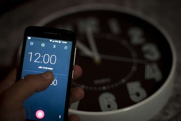 Dispositivos electrónicos retrocedieron 60 minutos a medianoche y causaron preocupación - Nacionales - ABC Color