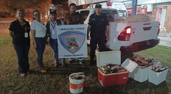 Decomisan más de 200 kilos de pescado ilegal en Alberdi y lo donan a bomberos