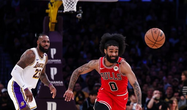 Versus / Los Bulls arruinan el regreso de LeBron James con los Lakers