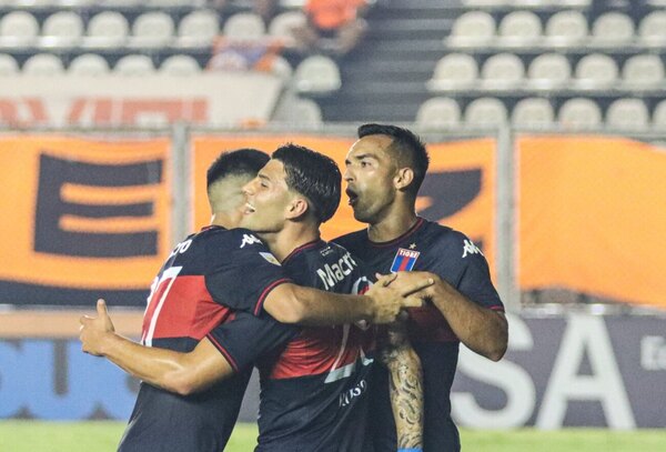 Versus / Alfio Oviedo le toma gusto a los goles en Argentina