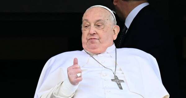 La Nación / El papa Francisco reapareció en público tras cinco semanas