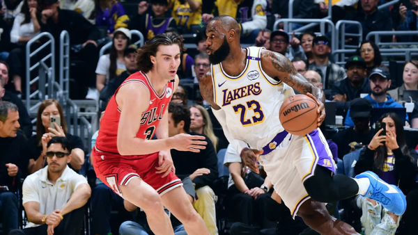 LeBron regresa pero los Lakers se estrellan ante los Bulls