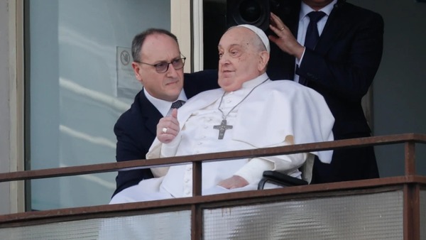 Papa Francisco abandona el hospital luego de más de un mes internado - 1000 Noticias