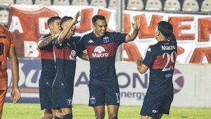 Doblete de Alfio Oviedo para Tigre