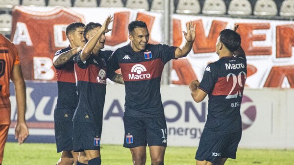 Doblete de Alfio Oviedo para Tigre