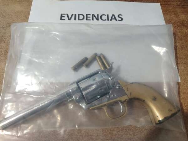 Detienen a militar ebrio y armado: vecinos lo denuncian por disparar contra niños - Policiales - ABC Color