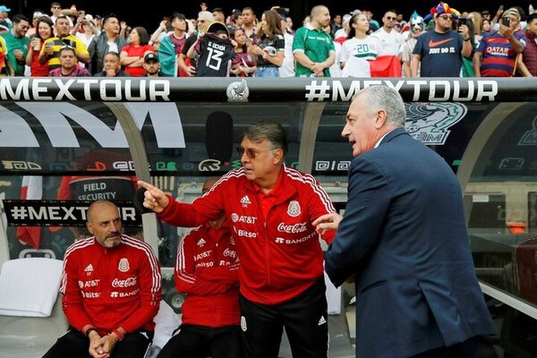 Versus / Alfaro: "Le ato los cordones al Tata Martino"