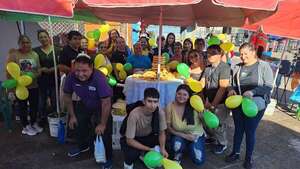 Tras crisis en venta de chipa, jóvenes sorprendieron a chipera de Caacupé y compraron todos sus productos - Nacionales - ABC Color