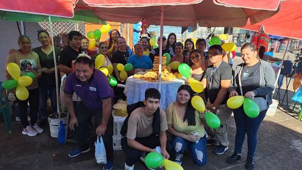 Tras crisis en venta de chipa, jóvenes sorprendieron a chipera de Caacupé y compraron todos sus productos - Nacionales - ABC Color