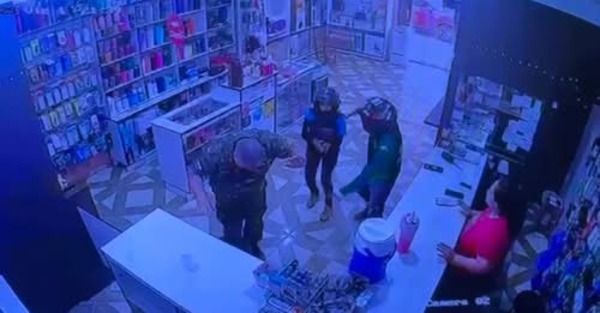 Comisario y comerciantes son asaltados en Pedro Juan Caballero - 1000 Noticias