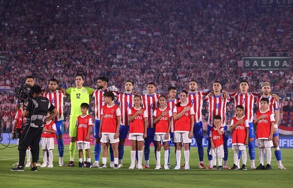 Tres paraguayos integran el equipo ideal de la fecha 13