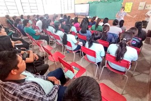 SENAD previene del acecho de drogas a padres y docentes del Chaco