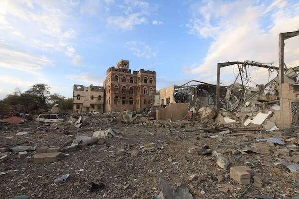 Al menos un muerto y 13 heridos por ataques de EE.UU. contra almacén en la capital del Yemen - Mundo - ABC Color