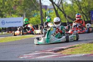 Lluvia, sol y adrenalina en la apertura del karting - ABC Motor - ABC Color