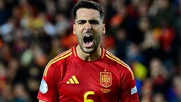 España alcanza la fase final