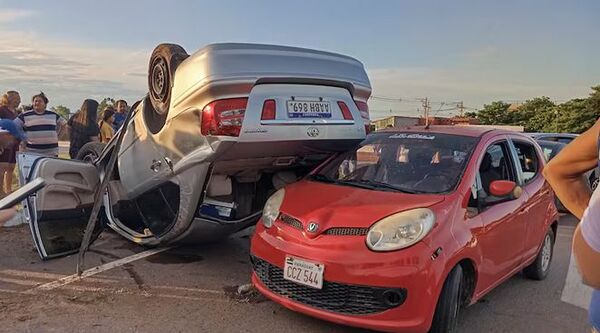 Un tatacho choca y vuelca su rodado en la Costanera de Asunción