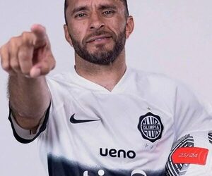 Olimpia rescinde contrato a Bareiro tras alevoso penal