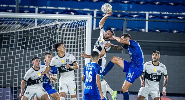 Una historia fugaz con polémico final: Olimpia rescinde contrato con Antonio Bareiro