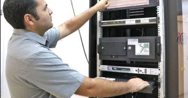 La Nación / Erróneo cambio de la hora generó confusión general