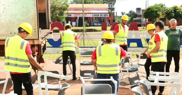 La Nación / El Gobierno inicia la entrega de los 330.000 muebles escolares