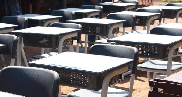 Entregarán 330.000 mobiliarios escolares nuevos a escuelas en distritos priorizados