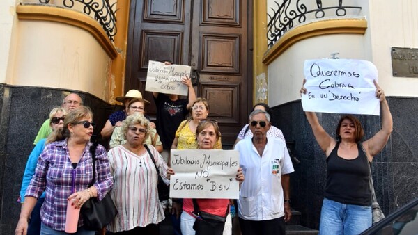 Jubilados apoyan subasta de inmuebles de la Caja Municipal