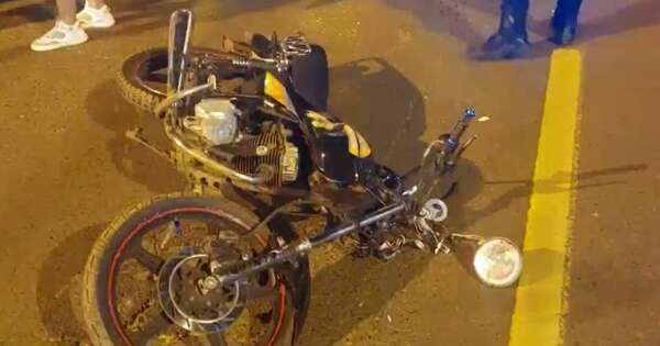 Diario HOY | Motociclista perdió el pie tras hacer el “Willy” y otro quedó grave