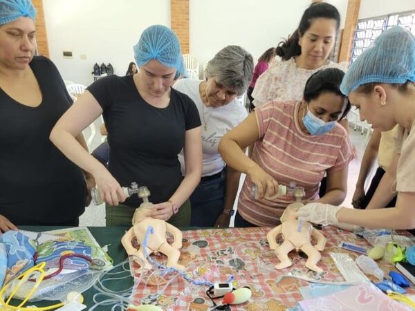 Taller de simulación clínica en atención del trabajo de parto y recién nacido en Tobatí - .::Agencia IP::.