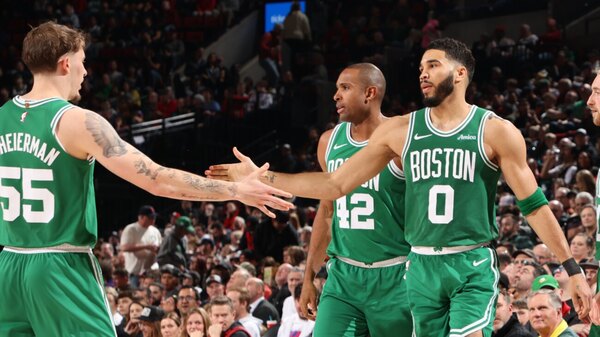 Versus / Tatum lidera a los Celtics en la victoria sobre Portland