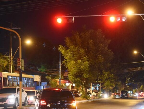 Configuración errónea afectó funcionamiento de semáforos en Asunción · Radio Monumental 1080 AM