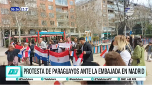 Protesta de paraguayos ante la Embajada en Madrid