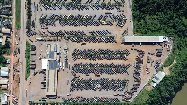 Un puerto en Brasil con una fila de 1.200 camiones traba la exportaci贸n de soja