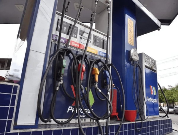 Petropar disminuyó precios de combustibles tras reducción internacional · Radio Monumental 1080 AM