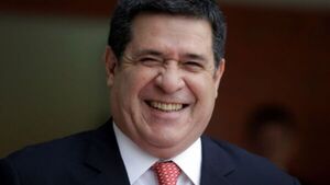 Cartes salió del país luego de seis años
