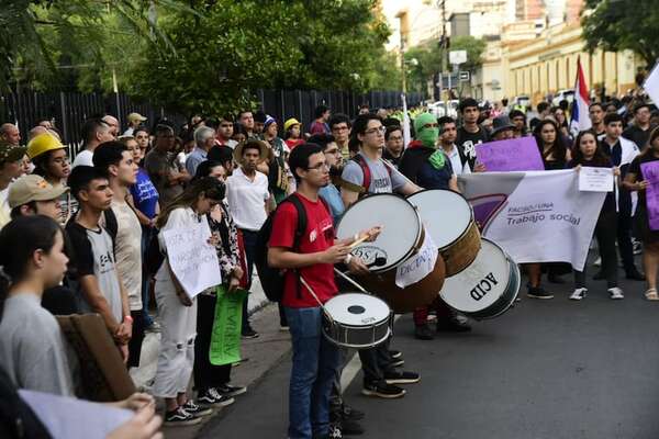 Jóvenes de organizaciones sociales y políticas se suman a la movilización del 26 de marzo - Nacionales - ABC Color