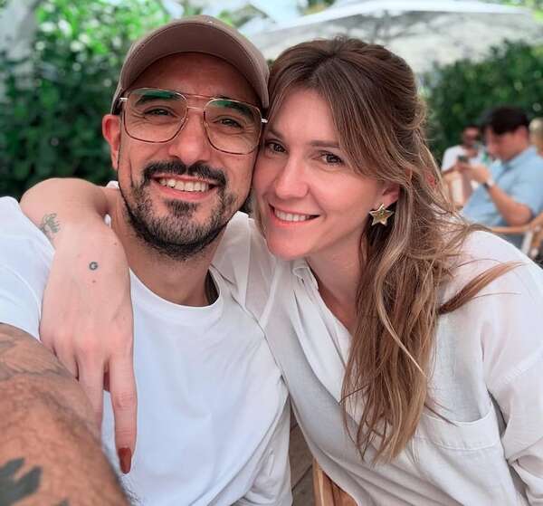 Abel Pintos, 12 años de amor junto a Mora Calabrese - Gente - ABC Color