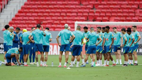Brasil se entrena con seis cambios para el partido contra Argentina