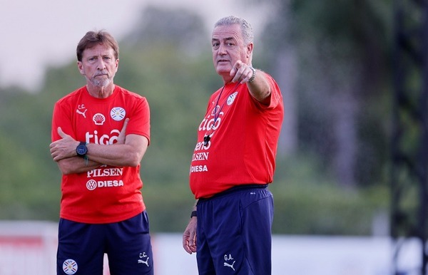 Albirroja: Gustavo Alfaro prepara cambios para enfrentar a Colombia