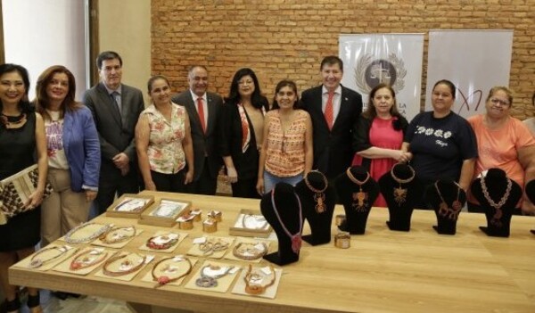 Artesanías elaboradas por mujeres de Cateura exportarán a Perú - .::Agencia IP::.