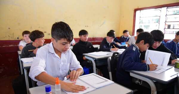 La Nación / Alto Paraná: en cuatro colegios de O´Leary utilizaron desde hoy nuevos pupitres