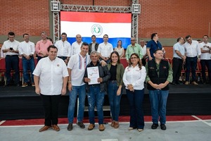 Coronel Oviedo: Histórica entrega de títulos de propiedad a 750 familias - ADN Digital